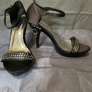 Delicacy black heels